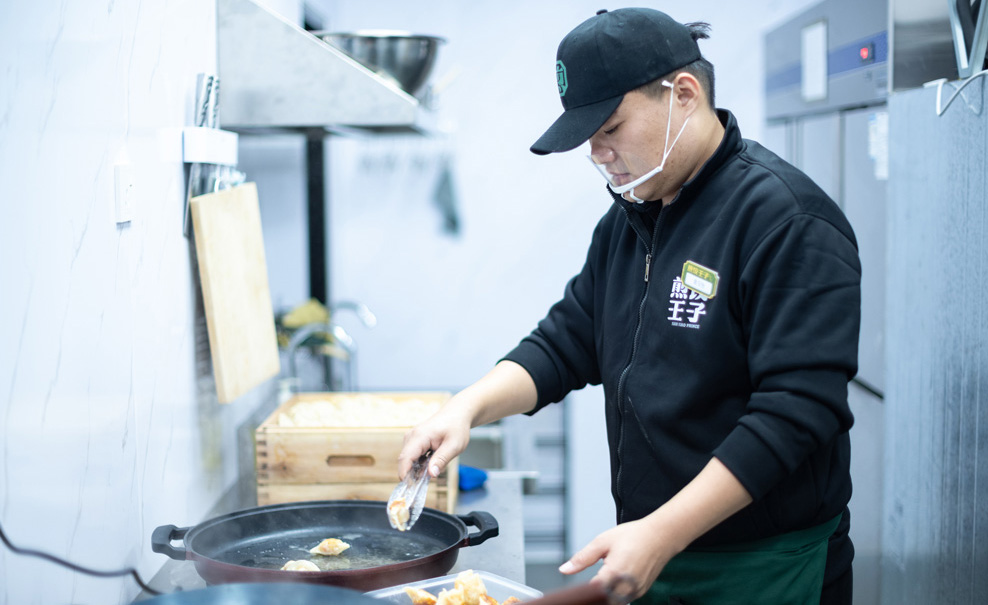 店鋪火爆·人人排隊